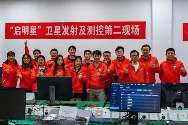 指导学生造卫星的武大教授 指导学生造卫星的武大教授