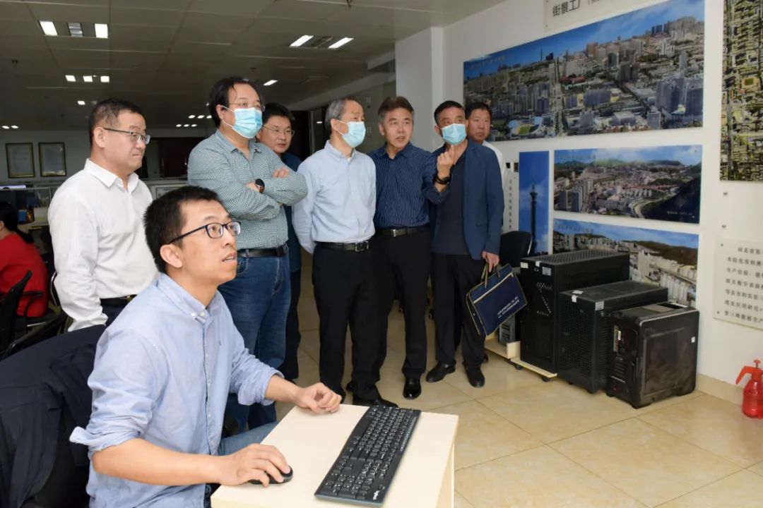 河北省科学技术协会领导到河北省测绘学会调研并赠送书籍 河北省科学技术协会领导到河北省测绘学会调研并赠送书籍