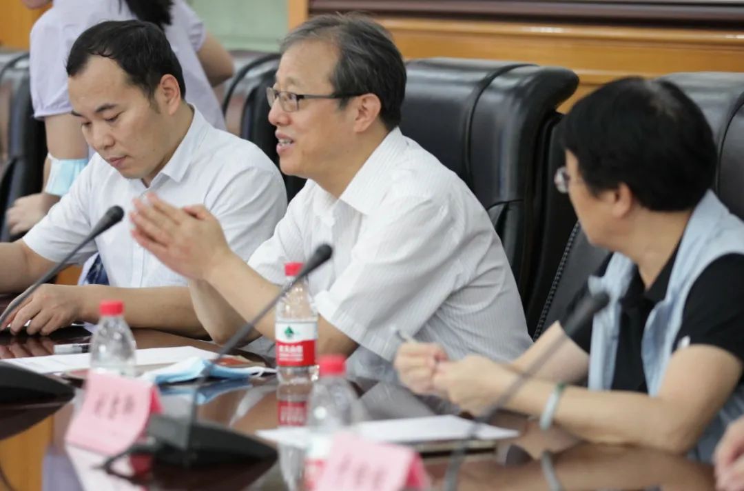 北京市科协刘晓勘副主席为北京测绘学会颁发全国文明单位奖牌并调研交流 北京市科协刘晓勘副主席为北京测绘学会颁发全国文明单位奖牌并调研交流